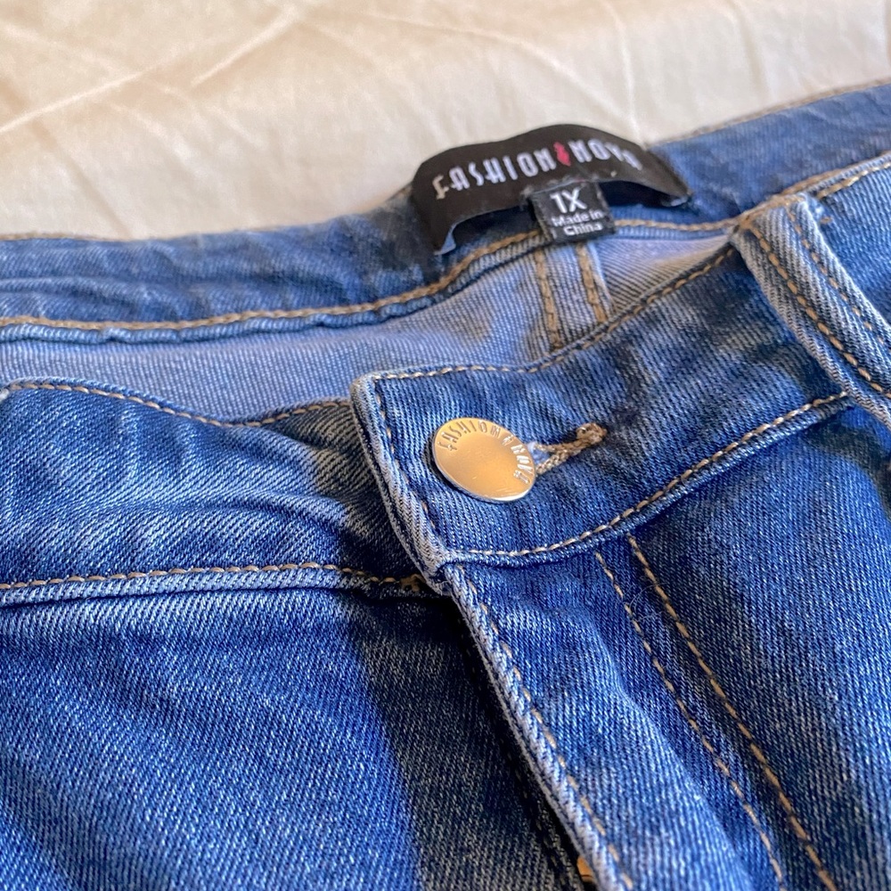 Fashion Nova Stretch distressed cut offs